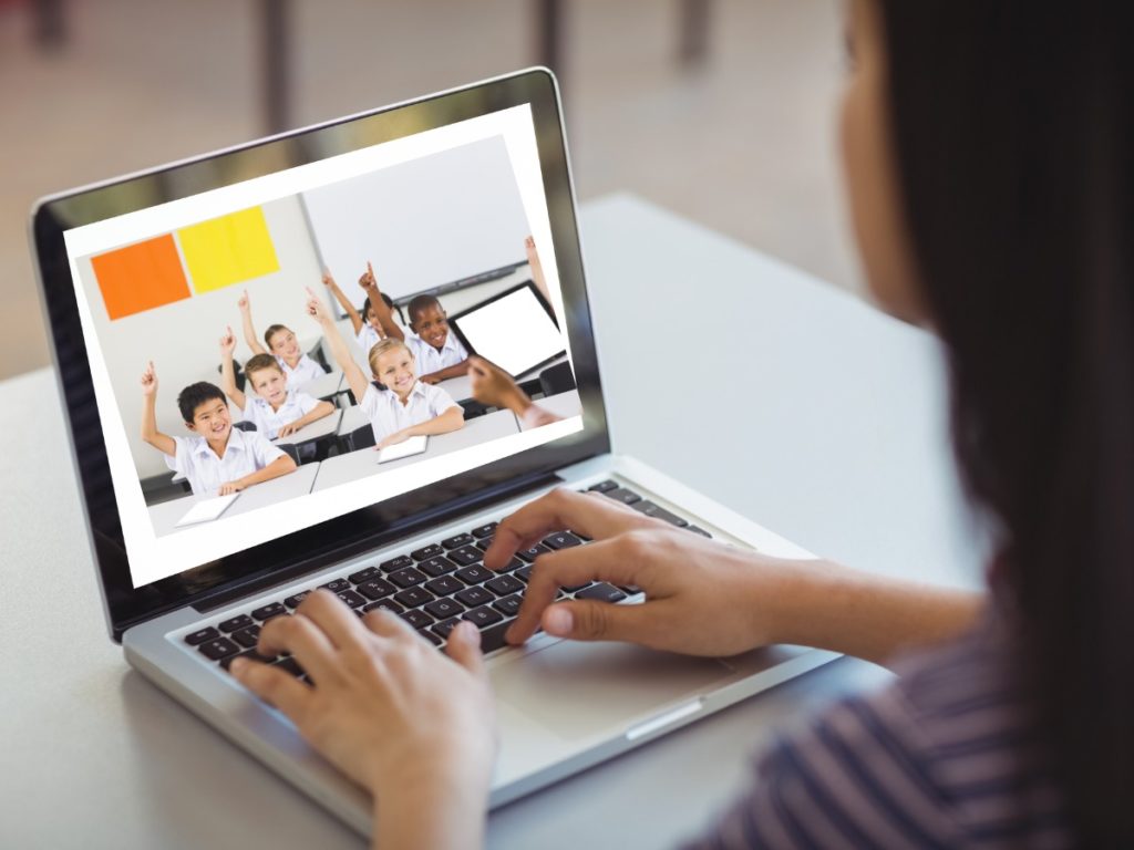 ensino on-line, sala de aula em um computador