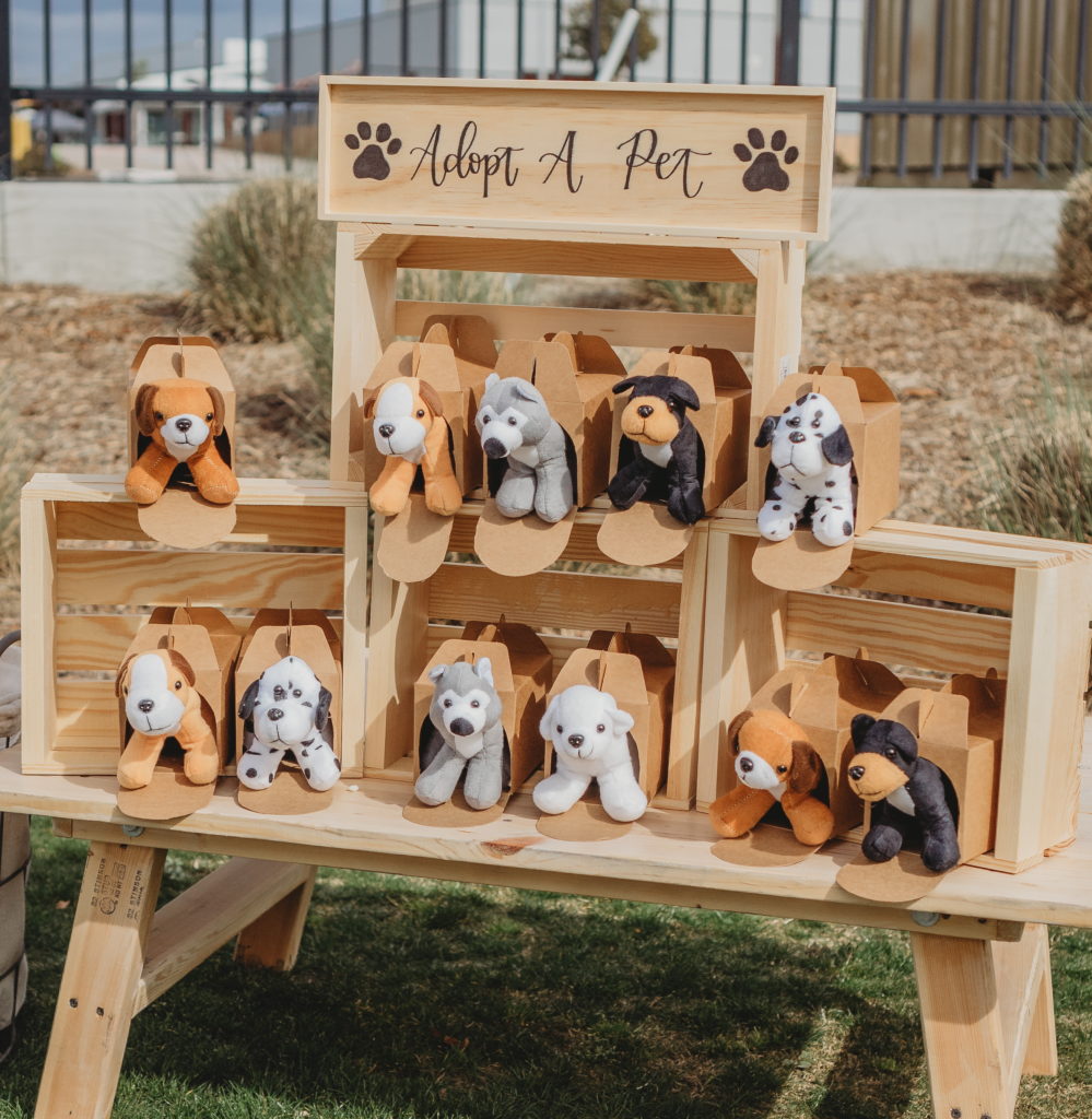 Adoptieren Sie ein Haustier Stand beim Tafelservice